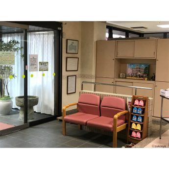 介護老人保健施設ハーベスピアのエントランスに展示された図工舎のクレイドール