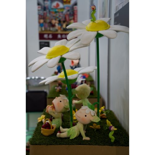 東京ビジネスチャンスEXPOの図工舎の展示の様子　 ビッグフラワーと妖精たち MOGICさんに展示した作品